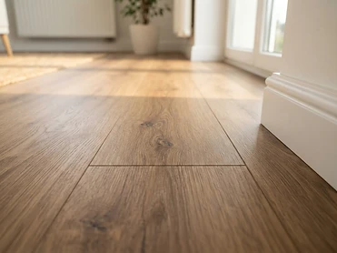 Neu verlegter Holzboden in Nahaufnahme